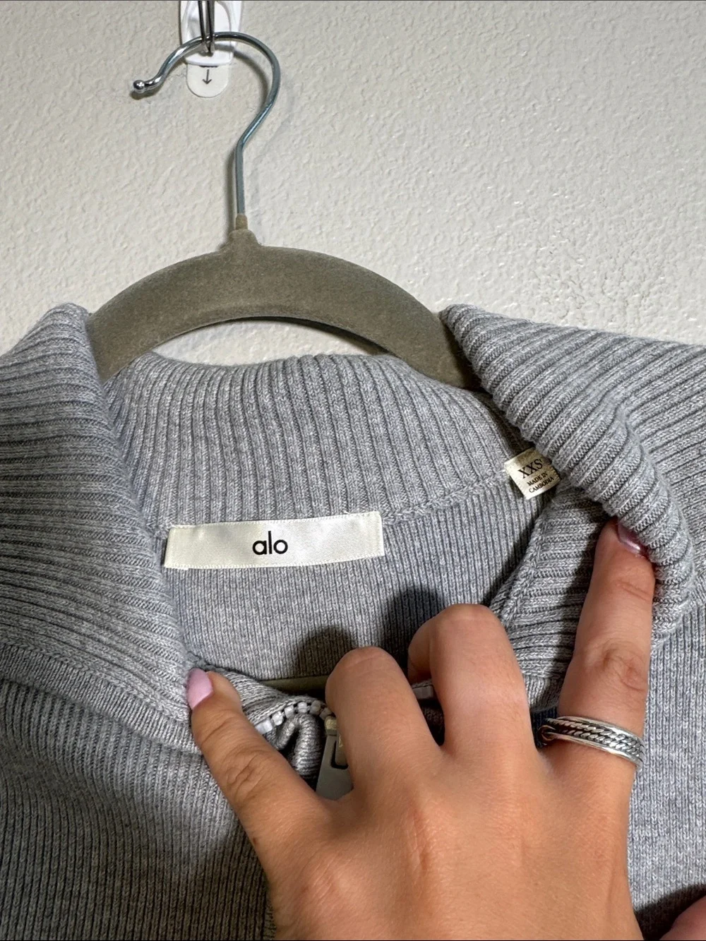 ALO Yoga Scholar Knit Cropped Full Zip Jacket in Athletic Heather Gray - XXS
